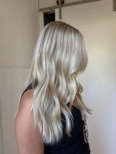 Bright blonde highlights @hairbyhannahcantrell #blonde #brightblonde #hoghlights Bright Highlights For Blonde Hair, Blond Hair With Highlights, Pearl Blonde Hair, Cool Toned Blonde Hair, Bright Blonde Highlights, Pearl Blonde, Hair Goal, Formal Hair, Light Ash Blonde