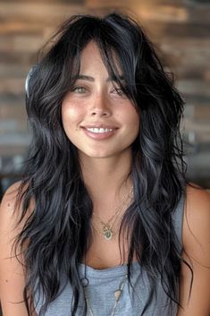 Long and Shaggy Cut for Round Faces Round Face Haircuts Long, Long Shaggy Haircuts, Hairstyle At Home, Shape Haircut, Corte Shaggy, Haircuts For Round Face Shape, Straight Hair With Bangs, Summer Haircut, Long Shaggy