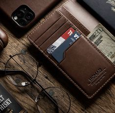 Wallet Photography Ideas, Wallet Photography, Leather Photography, Luxury Iphone Cases, Diy Leather Projects, Photography Bags, Leather Driving Gloves, Flat Lay Photography, Accessories Bags Shoes