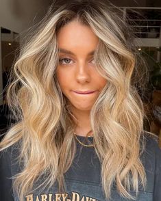 13 Long Haircuts for Fine Hair for Added Volume - Fimaan Longer Short Hairstyles, Golden Blonde Hair Medium Length, Balayage Hair Blonde Money Piece, Fine Blonde Highlights, Baylage Blonde, Baylage Hair, Long Blonde Wig