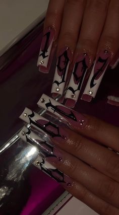 90s Hip Hop Nails, Old English Letter Nails, Scarface Nails, Low Rider Nails, Lowrider Nail Designs, Writing On Nails, Lowrider Nails, Chola Nails Designs, Cholo Nails