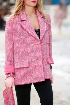 Chanel Fashion Show 2019, Tweed Outfit, Moda Chanel, Chanel Fashion Show, Mode Chanel, Chanel Pink, Chanel Dress, Chanel Chanel