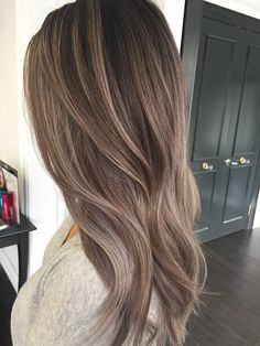 Straight Highlights, Hairstyles Straight, Brown Hair Inspo, Brown Blonde Hair, Hair Color And Cut, Hair Color Balayage, Hair Inspiration Color, Formal Hairstyles