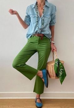 Black Ballet Flats Outfit Summer, Green Pants Outfit Fall, Outfits With Yellow, Chic Tomboy, Classy Fashion, Fashion Mistakes, Casual Work Outfits, Looks Chic