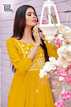 Kurti Sleeves Design, Party Wear Kurtis, Silk Kurti, Miss India, Kurtis With Pants, Cotton Kurti, Fancy Sarees, Indian Ethnic Wear