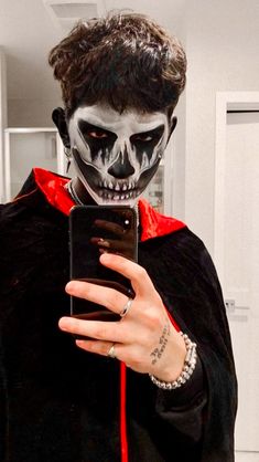 Skeleton Makeup Man Beard, Guy Skull Makeup, Brandon Arreaga, Skeleton Makeup, Male Makeup, Skull Makeup, Halloween Makeup Looks, Fantasias Halloween, Facepaint