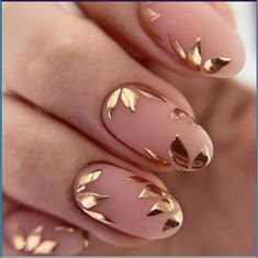 Looking for the perfect summer chic? Light blue nails are your answer! Versatile and stylish, they offer endless options. Brown Nail Art, Manicure Inspiration, Nagel Tips, Nail Art Set, Fall Nail Art, Stick On Nails, Maple Leafs