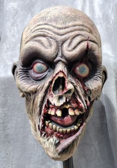 HODGES is a collectable zombie display mask. Don't let his emaciated looks fool you. He is tough, thick and durable. Horror Skull Masks And Prosthetics For Halloween, Cardboard Head, Boom Kunst, Zombie Mask, Zombie Head, Horror Masks, Special Fx Makeup, Scary Clowns, Fx Makeup