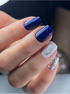 Christmas Nail Inspiration, Blue And Silver Nails, Holiday Manicure, Christmas Nail Ideas, Manicure Nail Designs, Amazing Nails, Spring Nail Designs, Short Square Nails, Glitter Gel Nails