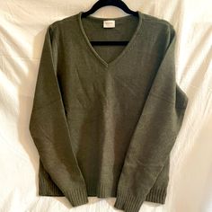 Vila Long Sleeve Sweater V-Neck Long Sleeves Ribbed Waistband In Boxy Style Ultra Soft (No Tag With Materials) Olive Green Juniros Size Xl Forest Green Sweater, Olive Green Outfit, Pretty Fits, Grandpa Sweater, Green Outfit, Fall Sweaters, Green Sweater, V Neck Sweater, Wool Sweaters