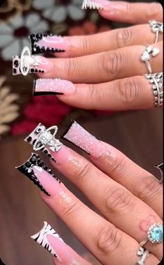 Black And Pink Duck Nails, Duck Nails Inspo Y2k, French Tip Duck Nails Acrylic, Medium Length Duck Nails, Duck Tip Acrylic Nails, Duckie Nails, Black Duck Nails, Blk Nails