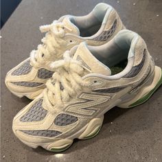 9060 Brick & Wood New Balance Sneaker. Very Comfortable. Comes With Box & Extra Shoe Laces That Were In Box. New Balance 9060 Beige, New Balance 452, Green New Balance, Pretty Sneakers, New Balance 9060, New Balance White, Shoes New Balance, Brick And Wood, Girly Shoes