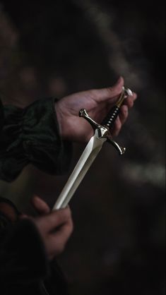 Dagger fantasy core dark aesthetic jude cruel prince phone wallpaper Vampire Romance Books, Angel Y Diablo, Fae Aesthetic, Fantasy Dagger, Vampire Romances, Paranormal Romance Books, Between Two Worlds