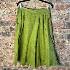 Capri Length, Extremely Loose And Wide Leg For Comfortable Wear, Linen Fabric, Elastic Waist Fitted Linen Knee-length Bottoms, Fitted Knee-length Linen Bottoms, Green Knee-length Bottoms, Fitted Knee-length Culottes For Spring, Fitted Knee-length Spring Culottes, Green Relaxed Fit Capris For Spring, Spring Green Capri Bottoms, Green Capri-length Bottoms For Spring, Green Capris For Spring