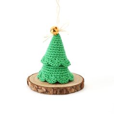 Day 2 of the 12 Days of Crochet Christmas is this sweet little tree ornament crochet pattern. It always feels a bit funny hanging a tree on a tree but the great thing about this one is that you can leave off the hanging loop and it's free standing. It would look pretty sitting on Easy Crochet Christmas Tree, Easy Crochet Christmas, Ornament Crochet Pattern, Chocolate Ornament, Ornament Crochet, Mini Christmas Stockings, Crochet Christmas Tree, Simple Snowflake