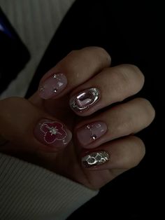 Розовый дизайн Korean Nails, Valentine's Day Nails, Rhinestone Nails, Short Nails, Stylish Nails, Bobbi Brown, Pink Nails, Nails Inspiration