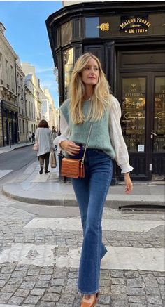 Parisian Outfits, French Street Fashion, Parisian Chic Style, Paris Outfits, Early Spring Outfits, Looks Street Style, Mode Inspo, 가을 패션, Inspiration Mode