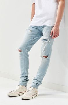 Mens Jeans Guide, Strong Tattoos, Jeans Outfit Men, Grunge Guys, Ripped Jeans Men, Indigo Jeans, Holiday List, Converse Style, Mens Fashion Jeans