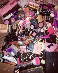 Mac Beauty, Makeup Wholesale, Makeup Collection Goals, Makeup Organization Diy, Pinterest Makeup, Vanity Organization, Makeup Rooms, Makeup Quotes, Lipstick Queen