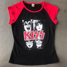 Emo 90s, Tops For Women 2023, Kiss Graphic, Clothing Anime, 2023 Aesthetic, Y2k Tops, Baby Tees Y2k, Baby Tees