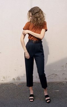 How to always look your best. 20 piece capsule wardrobe - the core closet essentials you must have. Neue Outfits, Tumblr Outfits, Elegante Casual, 가을 패션, Looks Style, Work Attire, Mode Inspiration, Outfit Casual, Looks Vintage