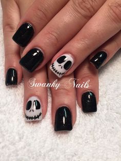 Halloween nail art Halloween Toe Nails, Halloween Nail Colors, Nailart Tutorial, Nail Art Halloween, Halloween Nails Easy, Halloween Acrylic Nails, Pumpkin Nails