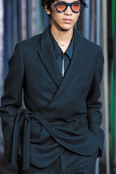 Moda uomo autunno inverno 2020 2021 Il meglio delle sfilate di Milano e Parigi - Foto Style Ermenegildo Zegna autunno inverno 2020 2021. Men Suits Style, Men High Fashion, Tux Prom, Black Tuxedos, Men's Tuxedo, Modern Suits, High Fashion Men, Suits Wedding, Indian Men Fashion