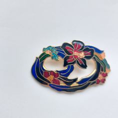 Vintage cloisonne enameled brooch with flowers from 1980s in an excellent vintage condition. Length: 4 cm (1.57'') Width: 6 cm (2.36'') Please note that the item is pre-owned and may show traces of usage. Please see the photos for the condition of this item. All our items are vintage and sold as is. We do our best to list flaws and imperfections, but we may miss something. Should a situation arise where you are dissatisfied with your purchase due to an oversight on our part, please contact us im Reuse Packaging, Cloisonne Jewelry, Sustainable Wardrobe, Cloisonne Enamel, Enamel Brooch, Lily Flower, Metal Style, Evening Wear, Brooch Pin