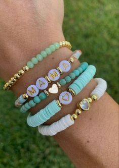 Good Bracelet Ideas, Pretty Clay Bead Bracelets, Summer Heishi Bracelets, Crystal Beads Bracelets Ideas, Popular Bracelets 2023, Pretty Bracelets Bead, Beaded Bracelets Color Combos, Clay Bracelet Patterns