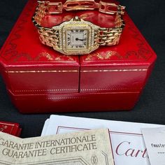 Presentamos el epítome de la elegancia atemporal: el Cartier Panthère 128000M. Elaborado con meticulosa atención al detalle, este exquisito reloj es un verdadero testimonio del rico legado y la incomparable artesanía de Cartier. El reloj Panthère tiene una historia fascinante que se remonta a la década de 1980, cuando se lanzó por primera vez. Rápidamente se convirtió en un símbolo icónico de la filosofía de diseño audaz y atrevida de Cartier, cautivando tanto a los entusiastas de los relojes co Cartier Panthere, Design Philosophy, The 1980s, Watch Model, New Model, Full Set, Luxury Watches, Cartier, Time Piece