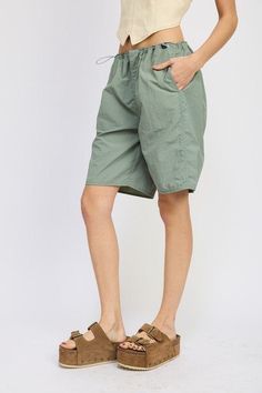 CONTRASTED BERMUDA SHORTS - TAN / L 
SIZE & FIT :MODEL WEARS SIZE SMALLMODEL'S HEIGHT 5'9Made In: IMPORTEDFabric Contents: 100% NYLONCONTRAST: 100% COTTON Outerwear Sweater, Just A Girl, Casual Jeans, Sweater Jacket, Cargo Shorts, Bermuda Shorts, A Girl, Casual Pants