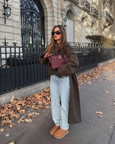 Fall Winter Outfit Ideas that You Must See | Cool Chic Efforless That Girl Outfit Ideas | Preppy outfits | Casual Cool Looks | September October November Looks | #outfitideas Ugg Mini Boots, Slippers Outfit, Ugg Boots Outfit, Tasman Slippers, Birkenstock Outfit, Mini Outfit, Mini Boots, Estilo Indie, Cozy Fall Outfits