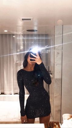 CHRISTMAS PARTY OUTFIT IDEAS | BLACK PARTY DRESS Black Glitzy Dress, Petite Clubbing Outfits, 15 Party Outfits Ideas, Black Party Dress Aesthetic, Nye Insta Pics, Outfit Fete, New Eve Outfit, New Year Photo Ideas Instagram, Winter Dress Outfit Formal