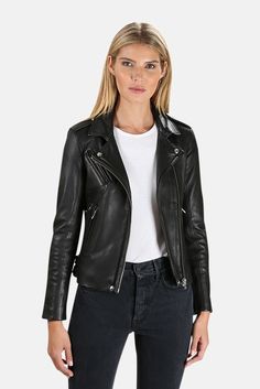 Camel Blazer, Stylish Leather Jacket, Celebrities Leather Jacket, Jackets Women, Leather Jacket Outfits, Jacket Outfit, Drawing Inspo, Leather Style, Celebrity Outfits