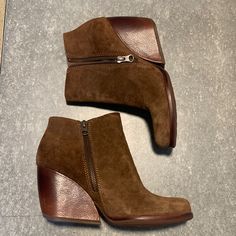 You Are Looking At A Pair Of "Kork-Ease Natalya Brown Suede/Leather Wedge Boot Bootie Size Us 8.5 Side Zip" In Brand New Without Box Condition. Get Them When You Have A Chance At Low Price. Please Know Your Size And Style Before Buying. Please Note: This Type Of Suede And Leather Natually Does Show Marks Easily. Please See Photos Below. About This Item: Guaranteed 100% Authentic Brand: Kork-Ease (Womens) Style: Natalya Suede/Leather Wedge Boot Bootie Colour: Brown Suede Size: Us 7.5 (Medium Widt Brown Leather Closed Toe Wedge Boots, Brown Wedge Boots With Reinforced Heel And Round Toe, Brown Leather Pointed Toe Wedge Boots, Brown Ankle Wedge Boots With Reinforced Heel, Brown Leather Wedge Heel Boots, Brown Wedge Boots With Stacked Heel And Round Toe, Leather Wedge Boots With Reinforced Heel For Fall, Suede Wedge Boots With Round Toe, Casual Leather Wedge Boots With Reinforced Heel