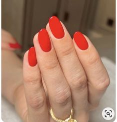 Short Red Nails, Oval Acrylic Nails, Oval Shaped Nails, Bright Red Nails, Red Manicure, London Nails, Casual Nails, Red Nail