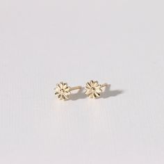 Our Sunflower Stud Earrings in 14k yellow gold. Sold in a pair. In stock. Ships out in 48 hours. Material type 14k solid gold Packaging Letrém logo jewelry gift box Delivery Free standard delivery Gold Packaging, Logo Jewelry, Box Delivery, Jewelry Gift Box, Jewelry Gift, Solid Gold, Jewelry Gifts, Sunflower, Gift Box