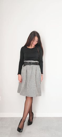 This warm wool skirt is ideal for the autumn-winter seasons. WASH: You can wash this skirt by hand with cold water, avoiding putting it in the dryer. Iron at low temperatures. MEASURES: One size fits all 40-48 Waist circumference 72cm Tension elastic 116 cm Circumference also 148 cm Skirt length 61cm WARNINGS: It is recommended to take the measurements on your body with a tape measure to verify that the measurements indicated coincide with your own. Winter Cotton Relaxed Skirt, Winter Relaxed Cotton Skirt, Winter Cotton Midi Skirt, Winter Cotton Mini Skirt, Winter Mini Cotton Skirt, Casual Full Pleated Skirt For Winter, Fall Cotton Pleated Skirt With Relaxed Fit, Casual Knee-length Pleated Winter Skirt, Fall Cotton Pleated Midi Skirt