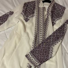 Only Worn Once White Intricately Embroidered Festive Kaftan, Festive White Intricately Embroidered Kaftan, Festive White Abaya For Eid, Eid White Kurta With Embroidered Sleeves, Traditional White Festive Thobe, Traditional White Thobe For Festive Occasions, White Long Sleeve Thobe For Eid, Festive White Long Sleeve Abaya, Embroidered White Kaftan For Eid