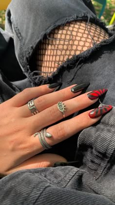 Rock Inspired Nails, Trendy Dark Nails, Pirate Nails Ideas, Summer Dark Nails, Rock Nails Designs, Dark Nails Inspiration, Cute Dark Nails, Edgy Nails Acrylic Grunge, Dark Nails Aesthetic