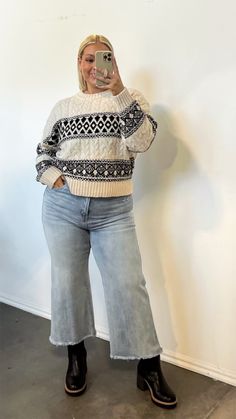 Wide leg jeans, chunky sweater, and heeled boots. So cute for winter and spring outfit inspo. Follow for more style inspiration! Plus Size Outfits Cold Weather, Casual Plus Size Outfits Winter, Cute Winter Outfits Plus Size, Plus Size Cold Weather Outfits, Fall Outfits Midsize Women, Plus Size Casual Chic, Winter Plus Size Outfits, Alternative Fall Fashion, Outfits For Midsize Women