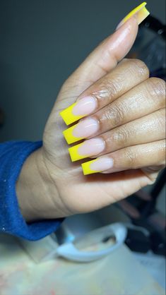 Yellow Sparkly French Tip Nails, Highlighter Yellow French Tip Nails, Yellow Nails On Black Women, Medium Square Acrylic Nails Designs Summer, Yellow And White Nails Acrylic, Cute Nails For Black Women, Yellow Tip Nails Acrylic, Square Medium Nails Acrylics, Cute Nails Black Women