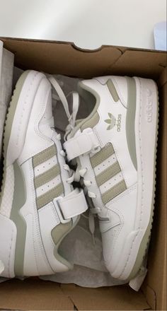 Dr Shoes, Trendy Shoes Sneakers, Adidas Forum, Adidas Shoes Women, Hype Shoes, Aesthetic Shoes, Swag Shoes, Pretty Shoes