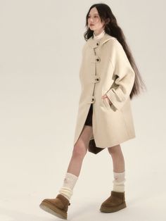 Oversized Wool Outerwear In Beige, Oversized Beige Wool Coat For Spring, Elegant Oversized Beige Wool Coat, Duffel Coat, Lit Outfits, Easy Winter Outfit, Coat Outfit, Coat Outfits, Winter Outfits Women