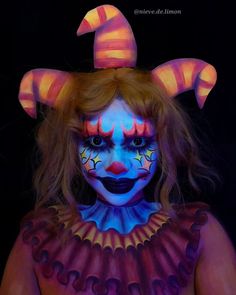 This clown makeup is a haunting take on the classic circus performer. The vivid red and blue face paint, accentuated by exaggerated features and a menacing smile, transforms a friendly clown into a dark and terrifying figure. The detailed costume, complete with a multicolored ruffled collar, enhances the overall eerie effect. This look is ideal for those who want to take their Halloween costume to the next level with a combination of creativity and fright.  Photo credit by: @nieve.de.limon Classic Halloween Characters, Intense Eye Makeup, Blue Face Paint, Makeup Ideas For Halloween, Spooky Makeup, Queen Of Hearts Makeup, Makeup Doll, Purple Eye Makeup, Halloween Characters