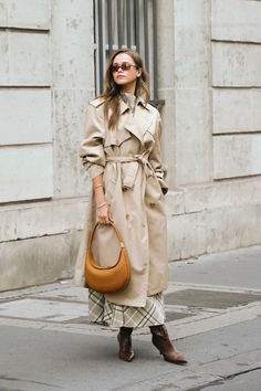 2022 Street Style, Clashing Prints, Autumn Winter 2022, 90s Trends, Copenhagen Fashion, Sophisticated Outfits, Copenhagen Style, Maxi Coat, Copenhagen Fashion Week