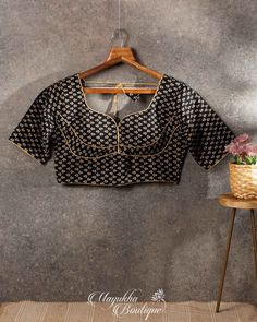 The lustrous black croptop padded blouse is embraced with gold colored abstract motifs pattern and highlighted with gold piping design for an elegant appeal. Fitted Gold Cropped Top, Fitted Cropped Gold Crop Top, Fitted Black Padded Crop Top, Fitted Gold Blouse With Gold Embroidery, Festive Black Padded Blouse Top, Elegant Black Padded Crop Top, Piping Design, Cotton Blouses, Gold Color