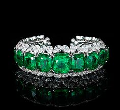 Important Colombian emerald & diamond bracelet More David Morris, Emerald Rings, Emerald Bracelet, Green Stones, Colombian Emeralds, Green Gems, Diamond Bangle, Emerald Jewelry, Best Diamond