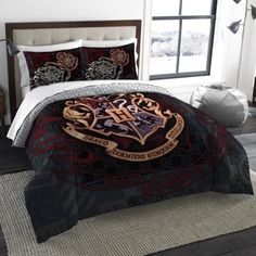 harry potter bedding set with hogwarts crest on the front, and hogwart's motto on the back