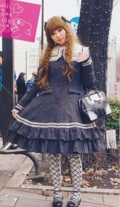 classic lolita Shibuya Fashion, Japanese Lolita Fashion, Lolita Outfits, Classic Lolita, Elegant Gothic, Feminine Blouses, Street Snap, Sweet Lolita